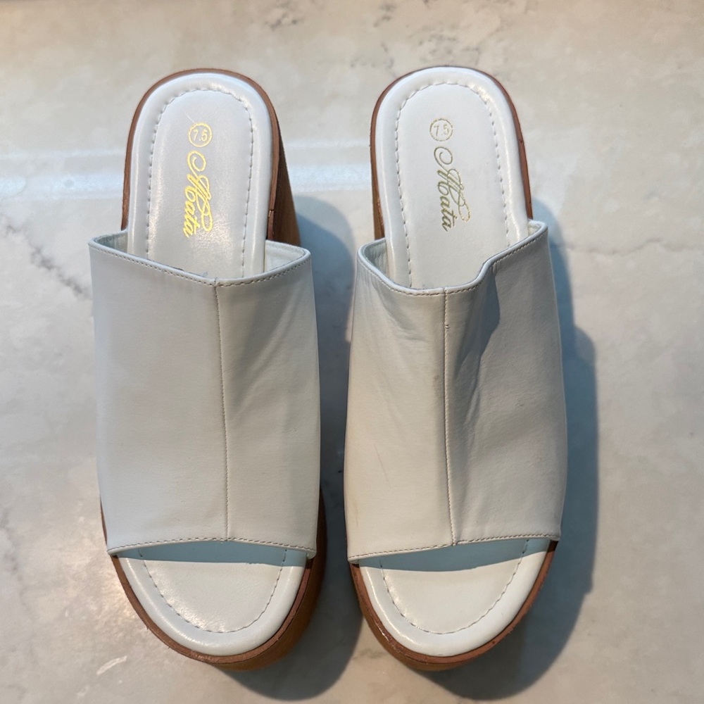 NWOT White platform Women's Slide Sandals